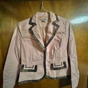 Nvgard 3 piece set. Jacket small, top med. skirt 6.  Beautiful suit set.